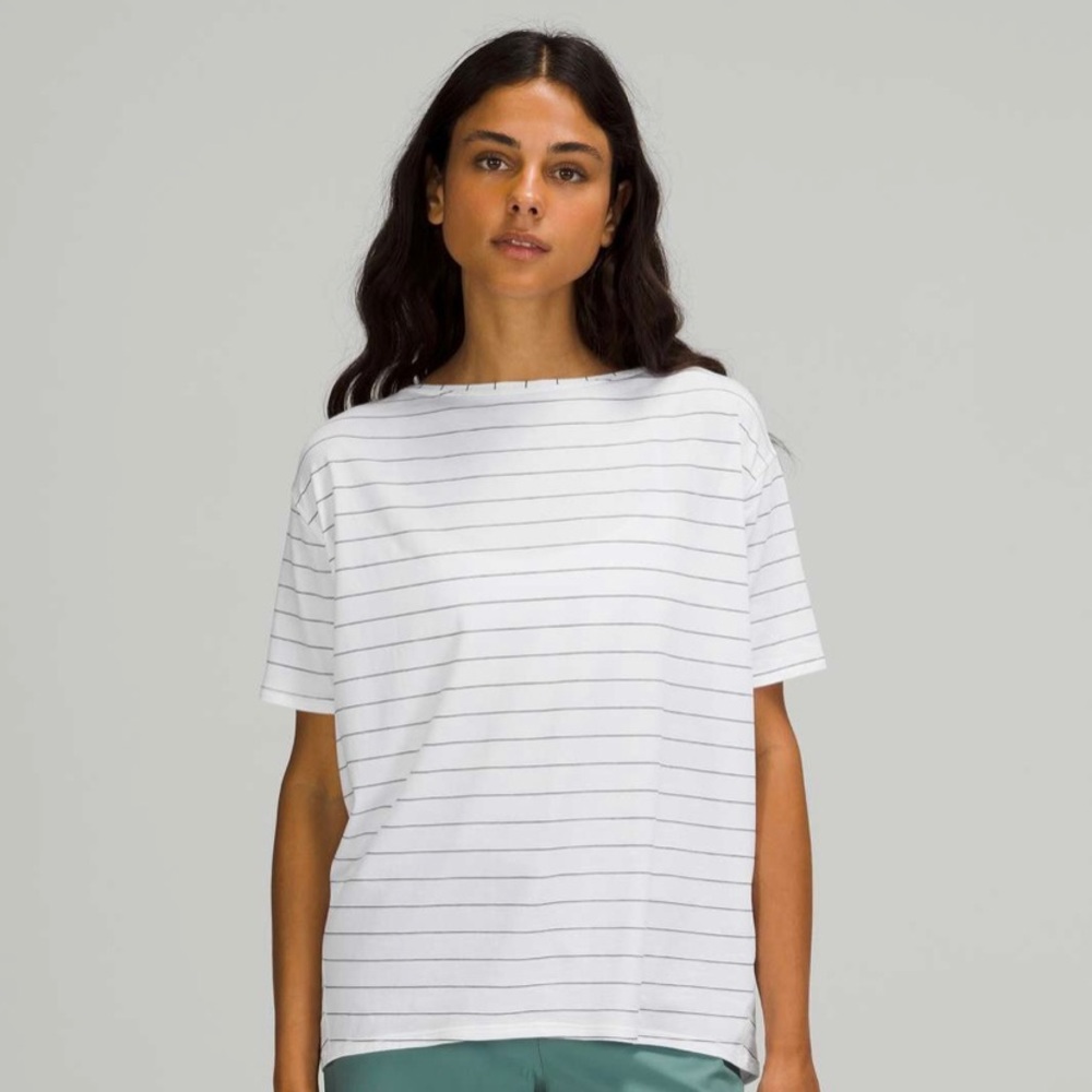 Lululemon Back In Action Short Sleeve Shirt - White w/ Black Stripes - Size 4 🤍